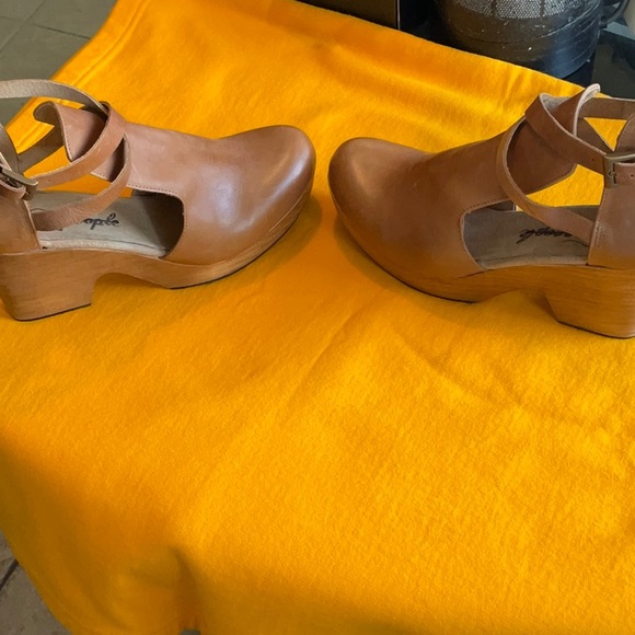 Free People Cedar Tan Leather Clog size 11, NWOB - Picture 8 of 16